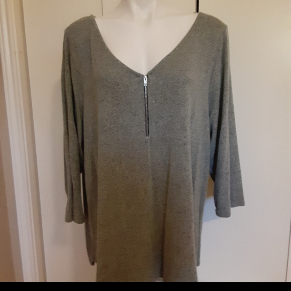 Green envelope top. Excellent condition.
